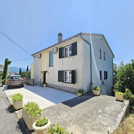 Appartamento Blaz 4 - For 6-8 Persons, 150 M From The *