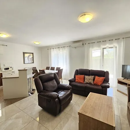 Blaz 4 - For 6-8 Persons, 150 M From The *