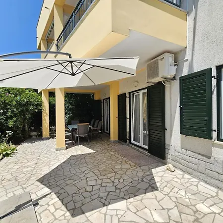 Blaz 4 - For 6-8 Persons, 150 M From The Appartamento