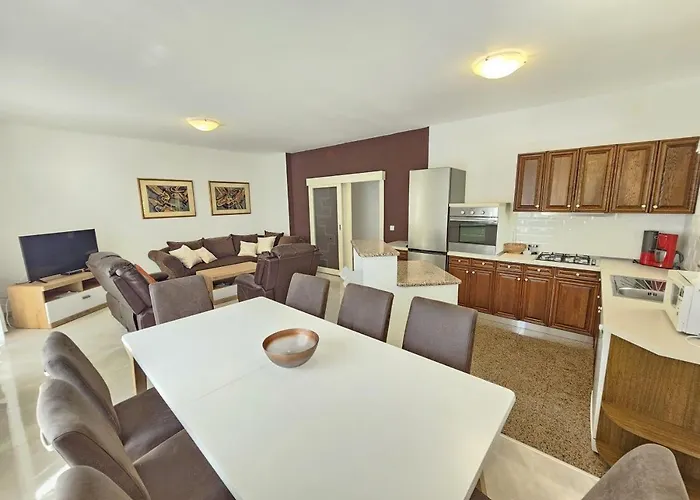 Appartamento Blaz 4 - For 6-8 Persons, 150 M From The