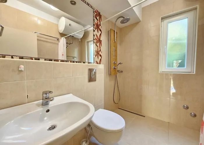 Blaz 4 - For 6-8 Persons, 150 M From The Appartamento Novi Vinodolski