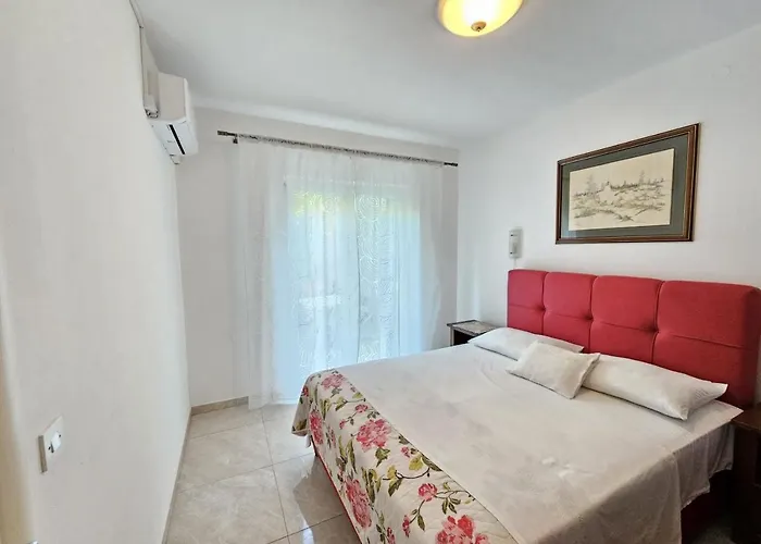 Blaz 4 - For 6-8 Persons, 150 M From The *