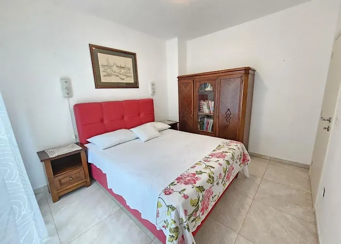 Appartamento Blaz 4 - For 6-8 Persons, 150 M From The