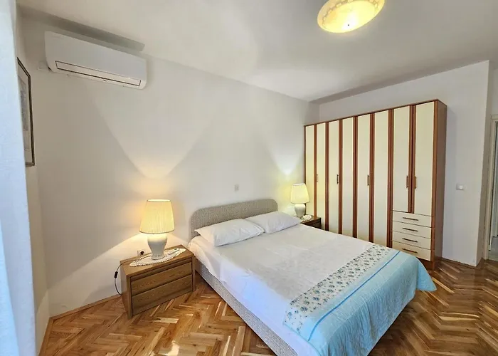 Blaz 4 - For 6-8 Persons, 150 M From The Apartament