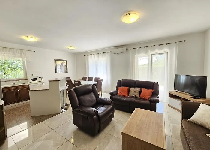 Blaz 4 - For 6-8 Persons, 150 M From The *