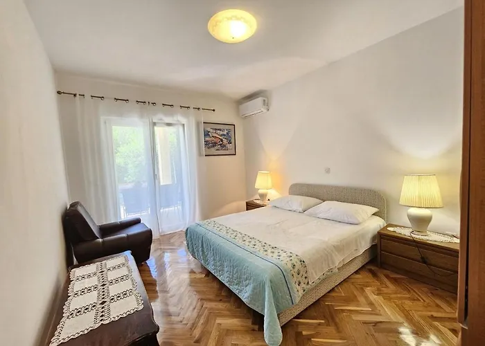 Apartament Blaz 4 - For 6-8 Persons, 150 M From The