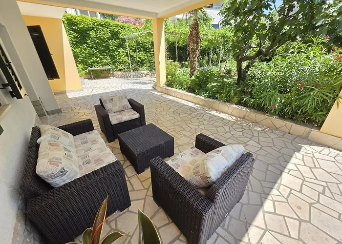 Appartamento Blaz 4 - For 6-8 Persons, 150 M From The Novi Vinodolski