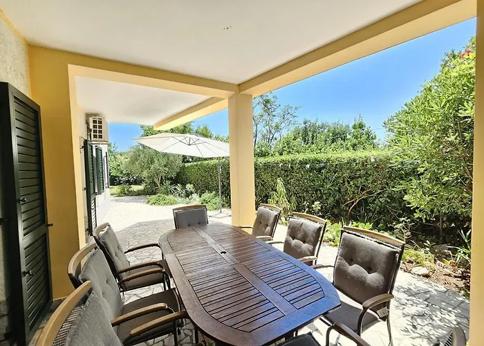 Blaz 4 - For 6-8 Persons, 150 M From The Appartamento *